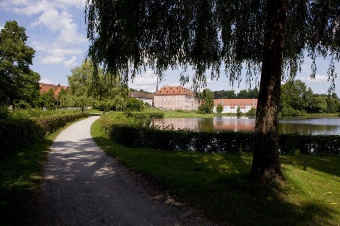 Schloss Reichmannsdorf: - Luxushotel mit Golfplatz