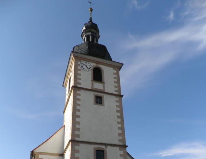 Evangelische Kirche in Dingsleben (Thüringen) erhält Bronze.