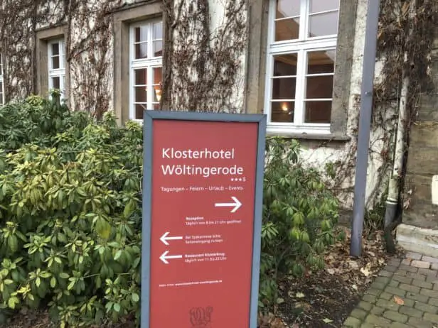 Hinweisschild Klosterhotel Wöltingerode