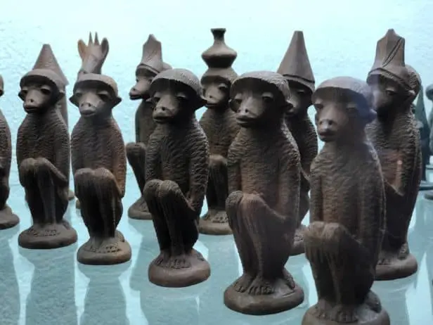 Schachmuseum Ströbeck, Makonde-Schachfiguren aus Tansania