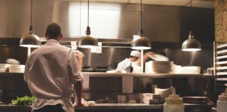 Steigende Umsätze in Hotellerie und Gastronomie bei höherer Belastung