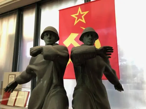 Propaganda-Statue DDR