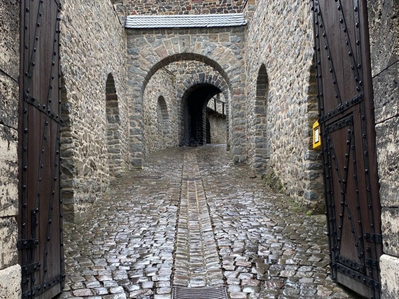 Torbogen: Zugang zur Burg