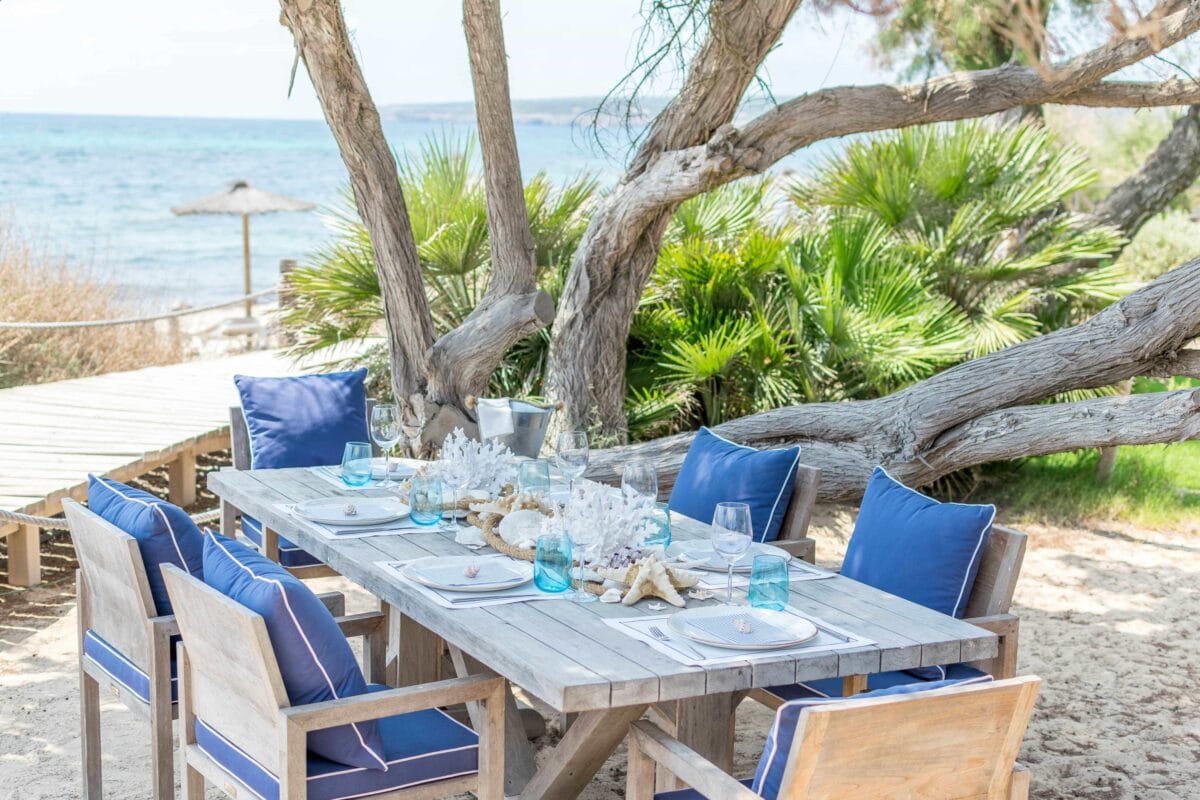 gecko hotel & beach club outdoor dining