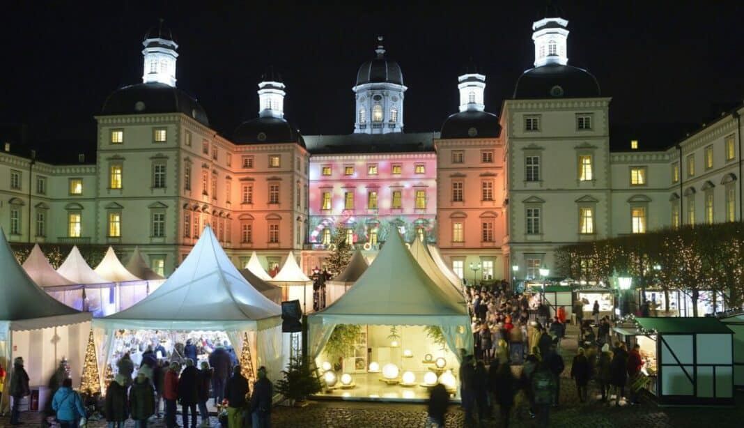 Unikat Weihnachtsmarkt auf Schloss Bensberg: Zwischen Manufaktur-Konzept und heimeligem Weihnachtszauber