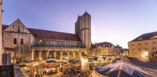 Vom 23. November bis zum 29. Dezember bringt der Braunschweiger Weihnachtsmarkt adventliche Stimmung auf die Plätze rund um den Dom St. Blasii und die Burg Dankwarderode.