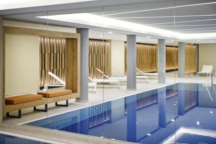 Der Wellnessbereich des Hotels verfügt über eine Sauna, einen Swimmingpool und ein Fitnesscenter © Stefanie Friedrich
