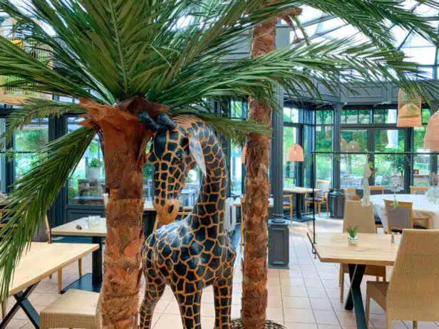 seehotel niedernberg orangerie giraffe1