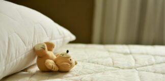 Ewigkeitschemikalien PFAS auch bei Matratzenschutzbezügen in Hotels im Einsatz