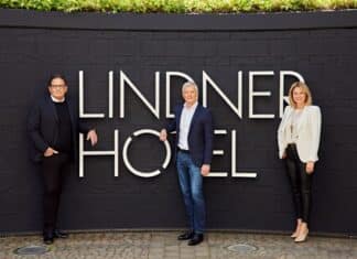 Der Vorstand (v.l.): Frank Lindner (CTO), Arno Schwalie (CEO) und Stefanie Brandes (COO) (Foto: Lindner Hotels AG)