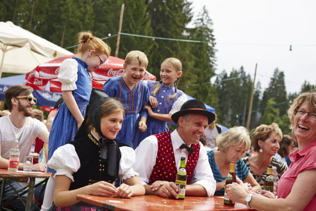 Start in die Saison der Feste & Hocks im Hochschwarzwald