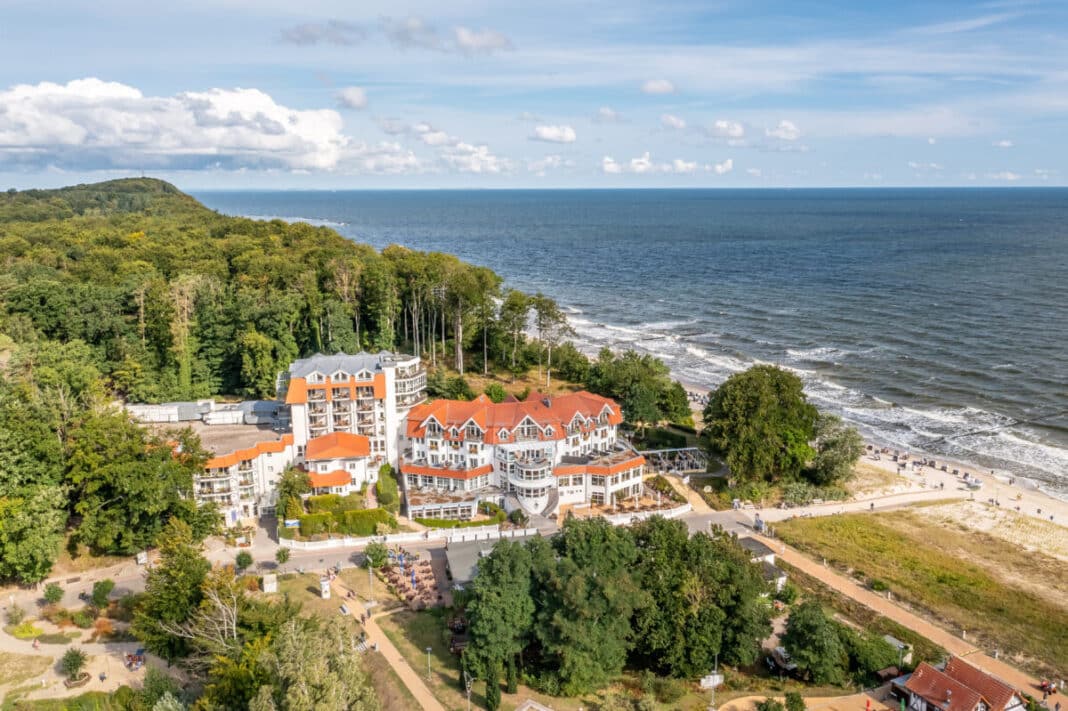 Luftbild Strandhotel Seerose im Ostseebad Kölpinsee auf Usedom