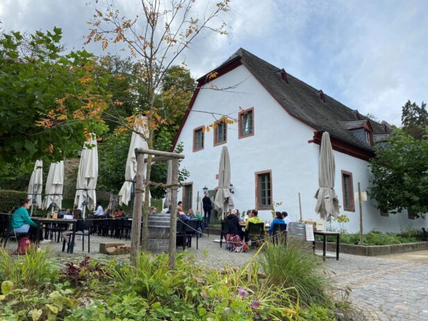 Klosterschänke:  Unterkunft und romantisches Restaurant auf Kloster Eberbach
