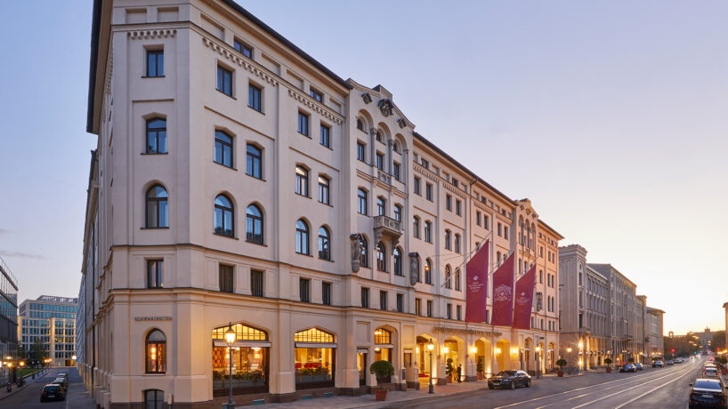 Außenansicht Hotel Vier Jahreszeiten Kempinski München