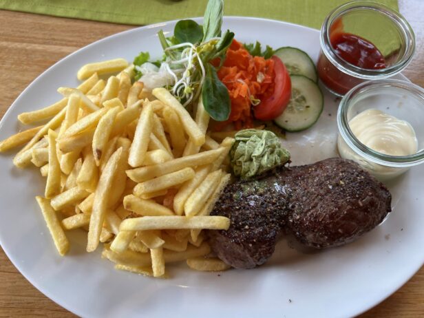 Die Kernkompetenz im Restaurant Brockenbauer im Harz: leckere Steaks vom Harzer Höhenvieh, auf den Punkt gebraten