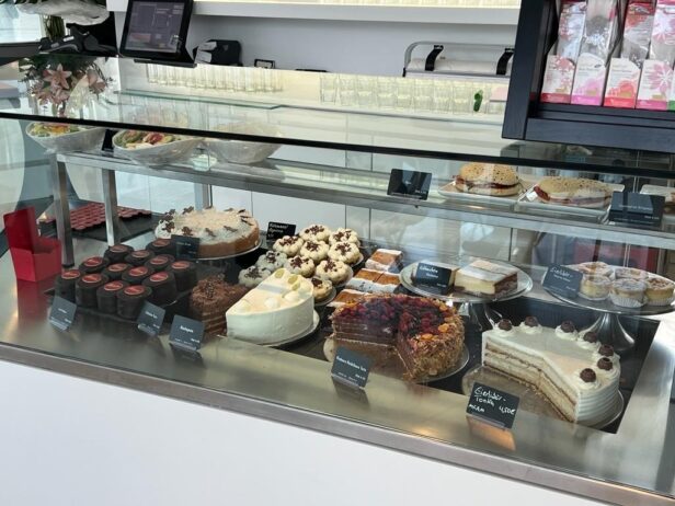 Große Auswahl an Kuchen und Torten im Café Leitz im Leica-Park Wetzlar