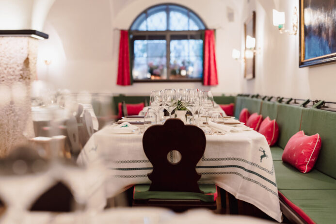 Das ganze Jahr über warten im Restaurant Goldener Hirsch vielfältige Genussabende auf die Gäste Foto: Hotel Goldener Hirsch