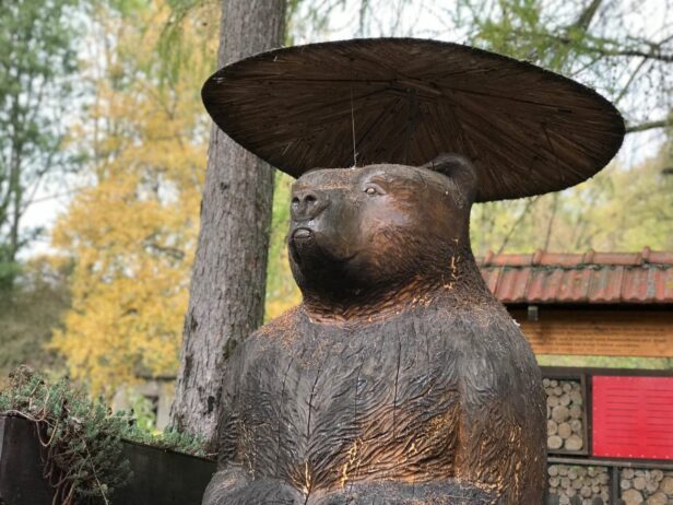 Figur aus Holz im Bärenpark Worbis